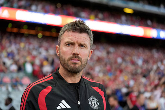 Michael Carrick tái thiết tuyến giữa Man Utd bằng những bản hợp đồng giàu tính chiến thuật
