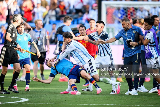 Argentina quyết kháng cáo án phạt 321.000 USD từ FIFA và dùng tiền lệ Messi sau 9 năm