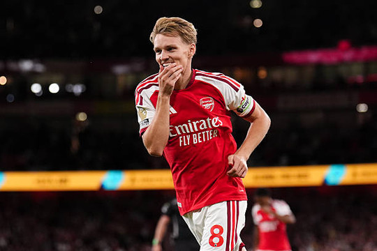 Martin Odegaard bùng nổ giúp Arsenal đánh bại Coventry City 3-0 ở trận mở màn Ngoại hạng Anh