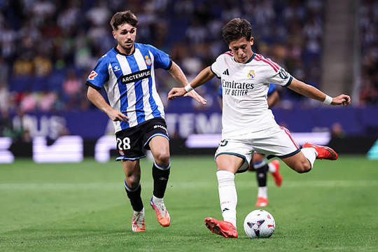 Real Madrid thắng kịch tính Espanyol 2-1 tại sân RCDE nhờ nước cờ thay người của Mourinho