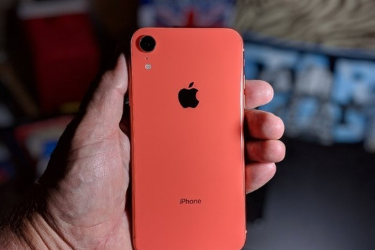 iPhone XR và iPhone 11 tầm giá 4 triệu đồng: Có còn đáng mua với Face ID và chip Bionic?