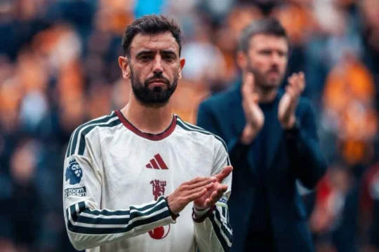 Thủ quân Bruno Fernandes cảnh báo điểm yếu bóng chết khiến Man United thua sốc Hull City 0-2