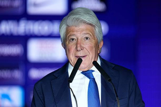 Chủ tịch Atletico Madrid lên tiếng chỉ trích cách Barcelona đàm phán mua Julian Alvarez