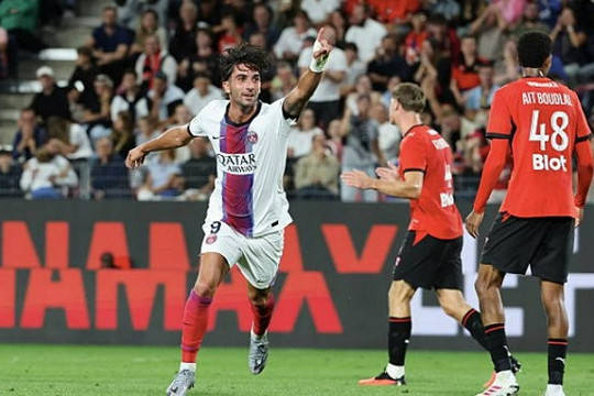 Tân binh Ferran Torres lập cú đúp cứu PSG thoát thua Rennes nghẹt thở ở vòng mở màn Ligue 1