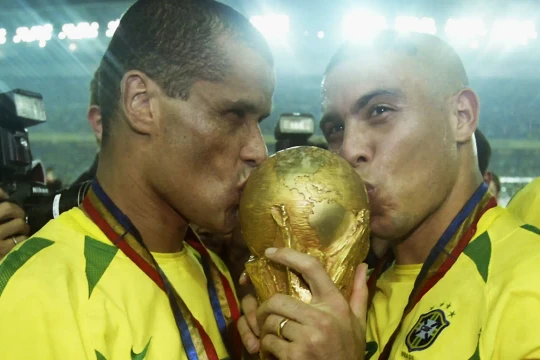 Chiến thuật tâm lý sau mái tóc kỳ lạ ở World Cup 2002 và cú tái sinh của Ronaldo Nazario