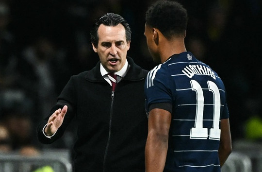 HLV Unai Emery giữ thái độ bí ẩn về tương lai Ollie Watkins sau thảm bại của Aston Villa