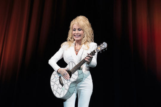 Dolly Parton qua đời: Khép lại 80 năm huyền thoại