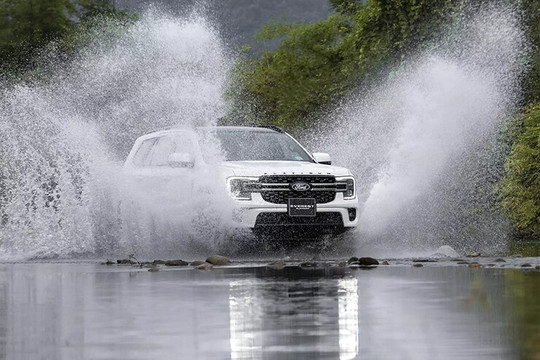 Đánh giá chi tiết Ford Everest 2026: Cập nhật bảng giá lăn bánh, thông số và trang bị vận hành