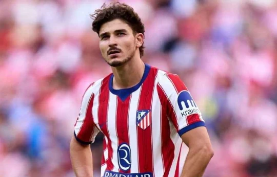 Julian Alvarez và bài toán tương lai: Barcelona hay Arsenal sẽ giải cứu ngôi sao này?