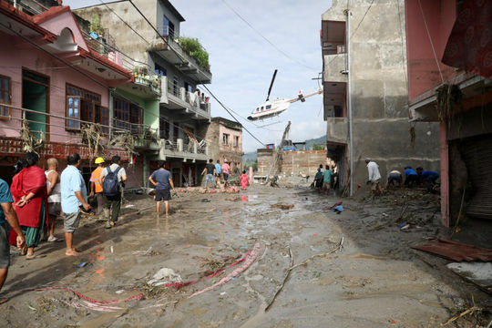 Thảm họa sập sông băng Nepal - Tây Tạng: Số người chết tăng lên 180, thân nhân mòn mỏi ngóng chờ phép màu