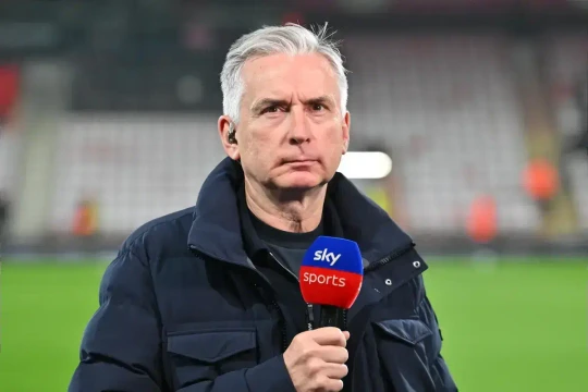 Chuyên gia Alan Smith thúc giục ban lãnh đạo Manchester United bổ sung hai tân binh phòng ngự