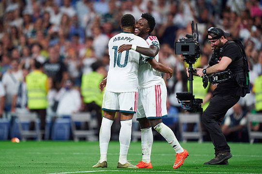 Real Madrid hạ Real Sociedad 4-1: Mbappe lập hat-trick, hàng công thăng hoa tại Bernabeu