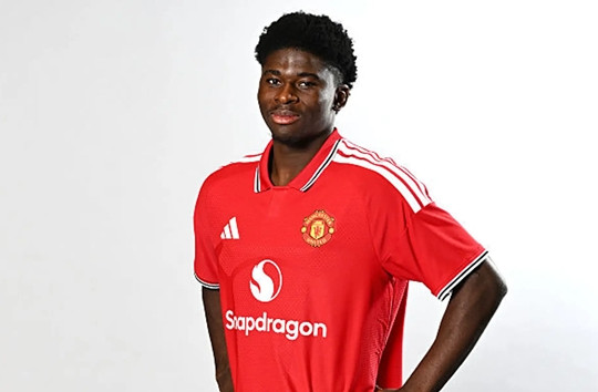 Tiền vệ Carlos Baleba gửi tâm thư xúc động tri ân Brighton ngay khi cập bến Man United