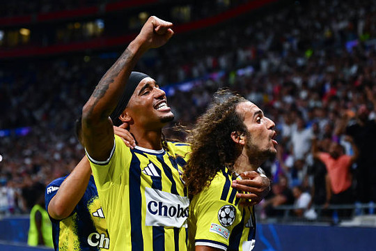 VAR từ chối hai bàn thắng nghiệt ngã, Lyon gục ngã 1-2 trước Fenerbahce ở Champions League