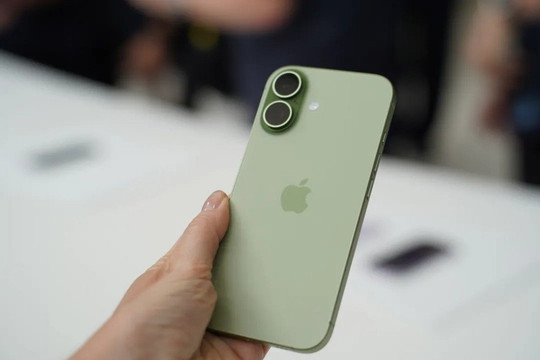 iPhone 17 tiếp tục dẫn đầu doanh số smartphone toàn cầu nhờ chiến lược nâng cấp vượt bậc