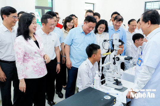 Nghệ An: Phấn đấu 100% học sinh được khám sức khỏe định kỳ trong 3 tháng đầu năm học mới