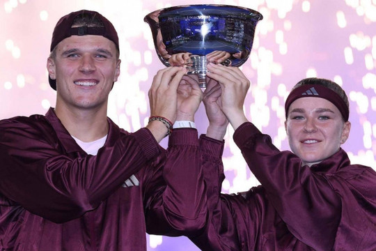 Cặp đôi Muchova và Mensik làm nên kỳ tích vô địch đôi nam nữ US Open 2026 từ vé đặc cách