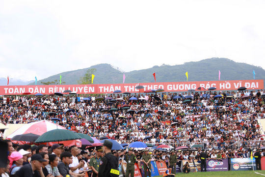 Kỷ lục 15.000 khán giả cổ vũ trận chung kết Giải Bóng đá nữ dân tộc thiểu số VTV Cup 2026