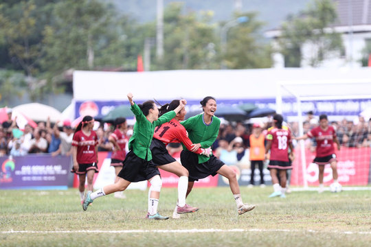 Chung kết bóng đá nữ các dân tộc thiểu số VTV Cup 2026: Lục Yên thắng kịch tính Đak Đoa