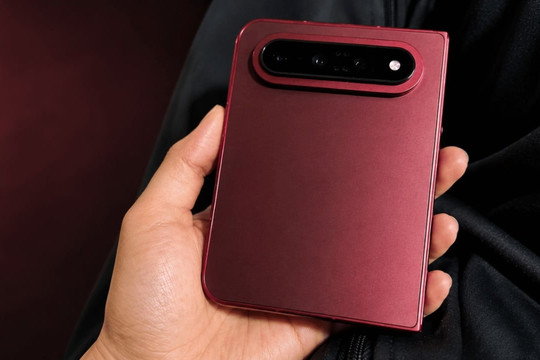 Điện thoại màn hình gập Xiaomi 18 Fold tích hợp chuẩn RAM LPDDR6 đầu tiên trên thế giới
