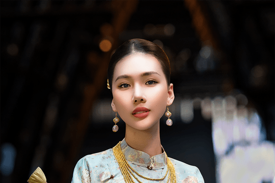 Hoa hậu Bùi Quỳnh Hoa lần đầu lấn sân điện ảnh với vai em họ Thị Mầu ở Chị Chị Em Em 3