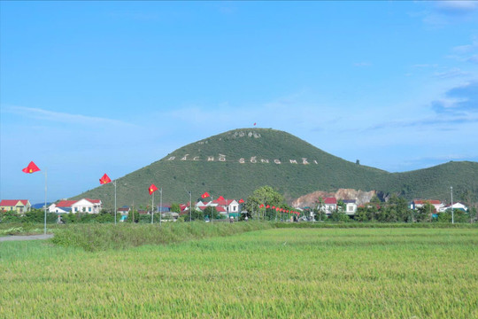 Kỳ tích ở núi Nhón: Hàng nghìn người dân "viết" nên lòng biết ơn với Bác
