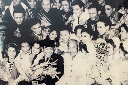 Từ tư tưởng Hồ Chí Minh về văn hóa, khơi dậy khát vọng phát triển đất nước giàu mạnh, phồn vinh, hạnh phúc