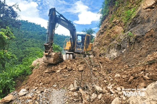 Thông tuyến độc đạo Xốp Kho - Na Ngân sau gần nửa tháng bị cô lập
