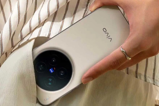 vivo X500 nâng cấp mạnh mẽ với camera Sony 50MP, ống kính tele 64MP và pin khủng 7.500mAh