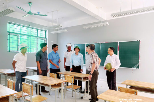 Sẵn sàng cho lễ khánh thành, khai giảng các trường nội trú biên giới