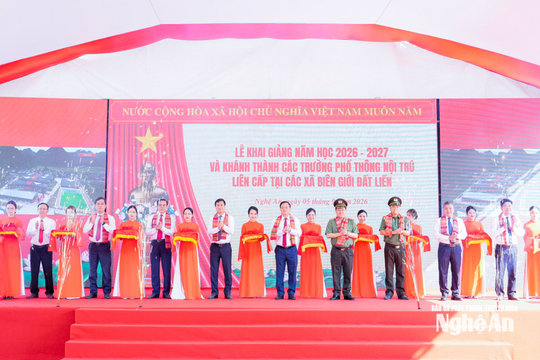 Bí thư Tỉnh uỷ dự Lễ khai giảng năm học mới và khánh thành Trường phổ thông nội trú Tiểu học và THCS xã Anh Sơn