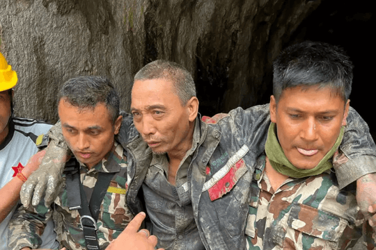 Cứu sống một công dân Trung Quốc sau 10 ngày bị vùi lấp trong hầm mỏ Nepal