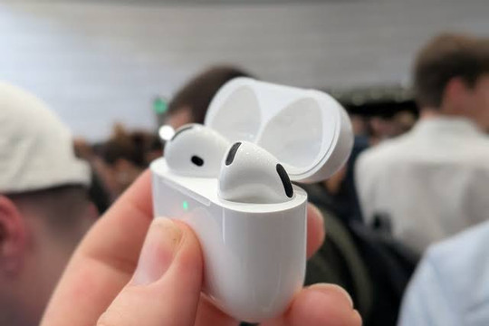 Apple vô tình làm lộ tai nghe AirPods Ultra có camera nhận diện thông minh Visual Intelligence