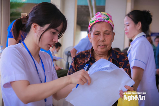 Chiến dịch khám sức khỏe miễn phí và đồng bộ VNeID hướng về người dân miền núi