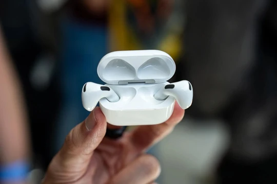 AirPods 5 chính thức trình làng cùng Apple Intelligence và tính năng dịch thuật trực tiếp