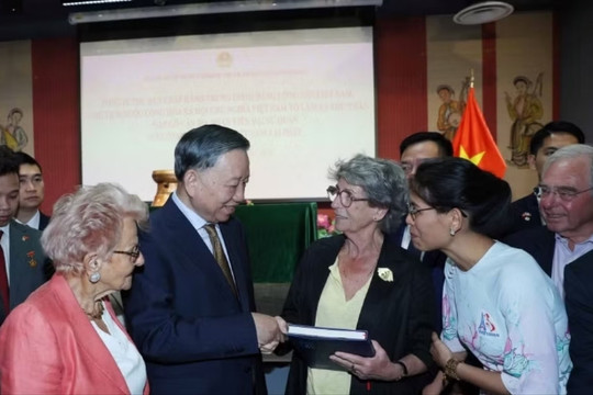 Tổng Bí thư, Chủ tịch nước gặp đại diện cộng đồng người Việt Nam tại Pháp