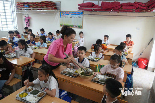 Trường tiểu học ở phường Vinh Phú giải trình về suất ăn bán trú 30.000 đồng cho học sinh