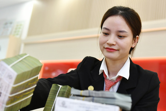 Lãi suất ngân hàng ngày 15/9/2026: ACB niêm yết cao nhất 7,8%/năm, thực nhận lên tới 8%/năm