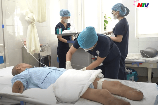 Gia cảnh bi đát của người đàn ông phải cưa hai chân và 1 cánh tay sau tai nạn lao động