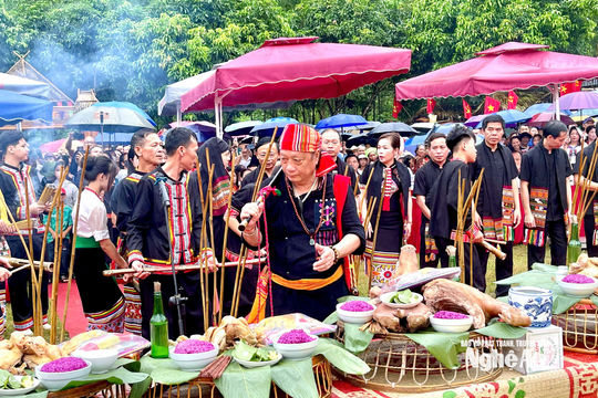 Đồng bào Thái náo nức phục dựng Lễ hội Xỏ Nặm Phạ