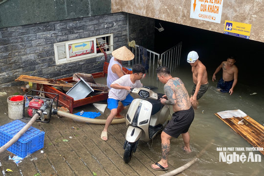 Bơm công suất lớn tiêu nước, đưa phương tiện khỏi tầng hầm chung cư