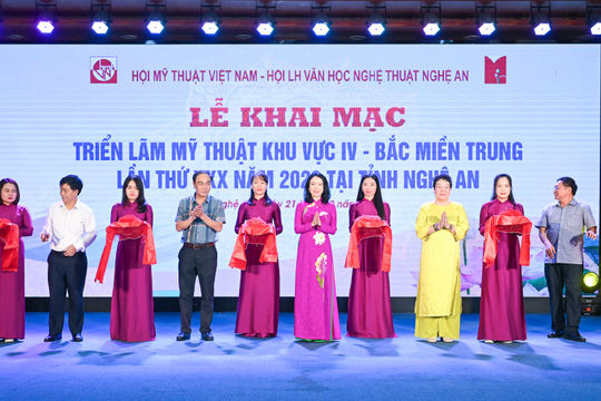 Nghe An Hosts 30th North Central Region Fine Arts Exhibition