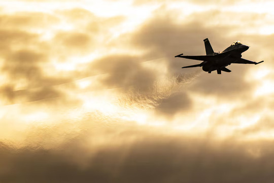 Tin quân sự: F-16 Không quân Mỹ rơi ở Đức, UAV Bars Ukraine và nghi vấn 24 trực thăng Mi-28NE
