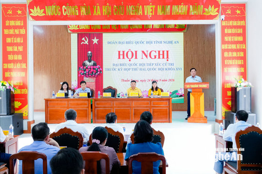 Bí thư Tỉnh ủy, Trưởng Đoàn ĐBQH tỉnh Nguyễn Khắc Thận tiếp xúc cử tri xã Thuần Trung