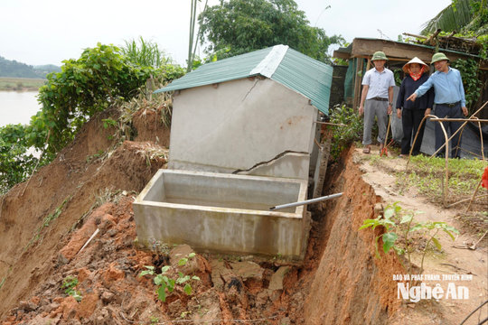 Sông Lam “ăn” đất , 47 hộ dân mong 1 bờ kè