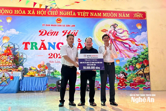 Công ty Thủy điện Bản Vẽ chung vui Trung thu cùng thiếu nhi Sơn Lâm, Yên Na