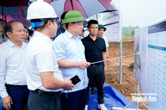 Bí thư Tỉnh uỷ Nguyễn Khắc Thận kiểm tra tiến độ xây dựng Trường nội trú liên cấp Châu Khê