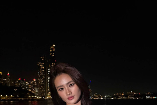Hoa hậu Ý Nhi gây ấn tượng với phong cách trưởng thành tại Úc trước thềm về nước vào tháng 11