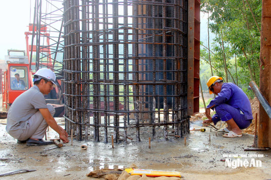 Giá vật liệu xây dựng tăng, người dân và doanh nghiệp thêm khó