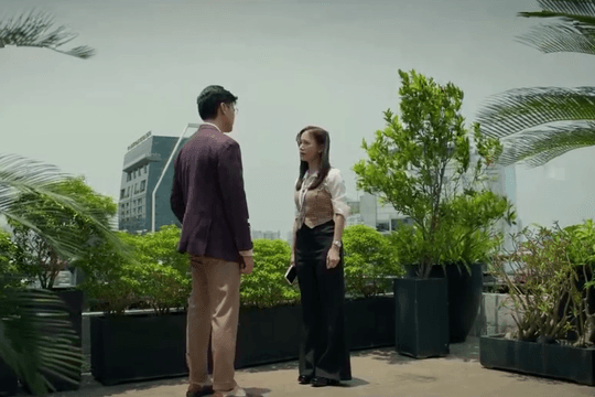 Phim Mùa hè năm ấy tập 22: Phương đối diện nguy cơ mất chức Phó Giám đốc khách sạn vì cấp dưới
